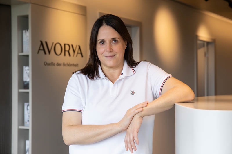 Dr. med. univ. Bettina Kerbler berät zur Behandlung von starkem Schwitzen mit Botulinumtoxin